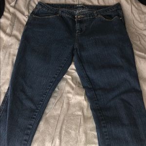 ✨Dark Blue Skinny Jean Capris✨